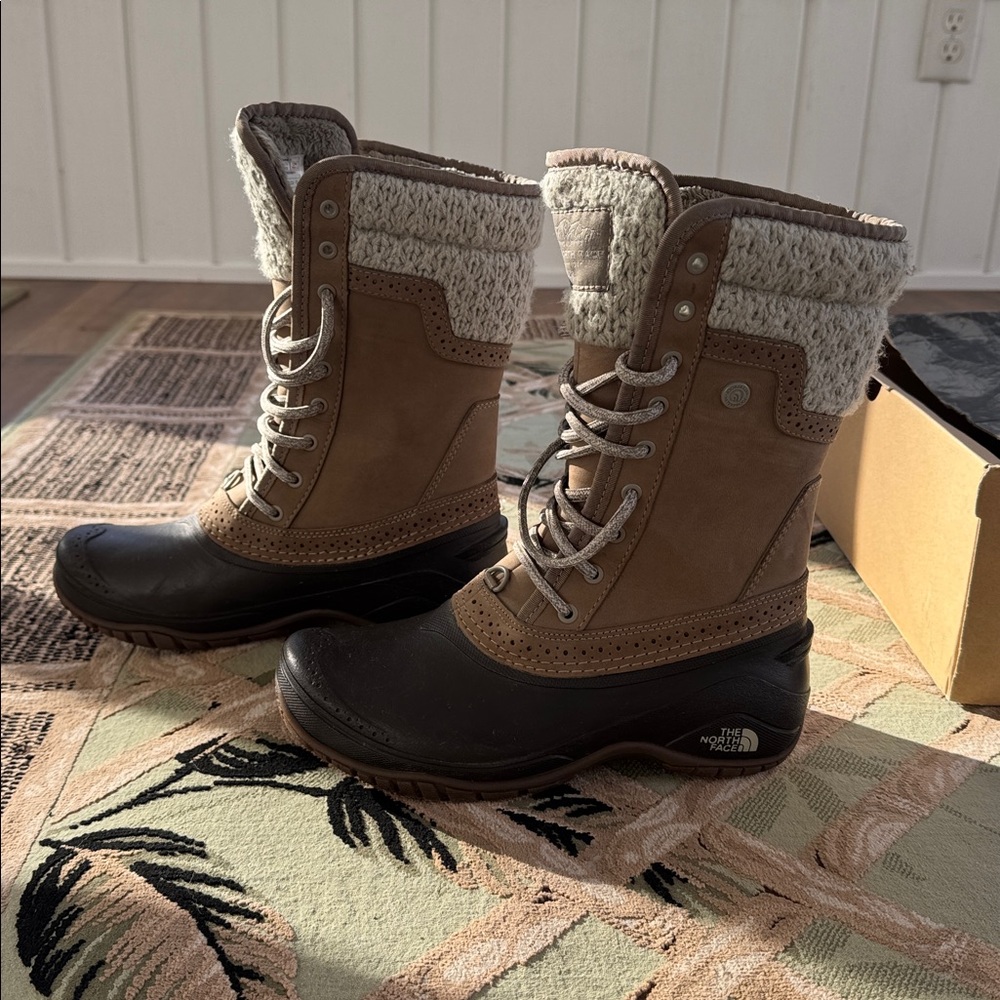 The North Face Women’s Shellista II Mid in Split Rock Brown/Dove Grey